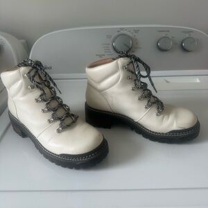 Target Universal Thread Lug Boots, size 9.5, winter white